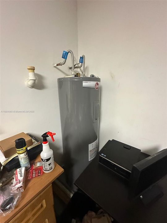 合同活跃: $449,900 (4 贝兹, 3 浴室, 2936 平方英尺)