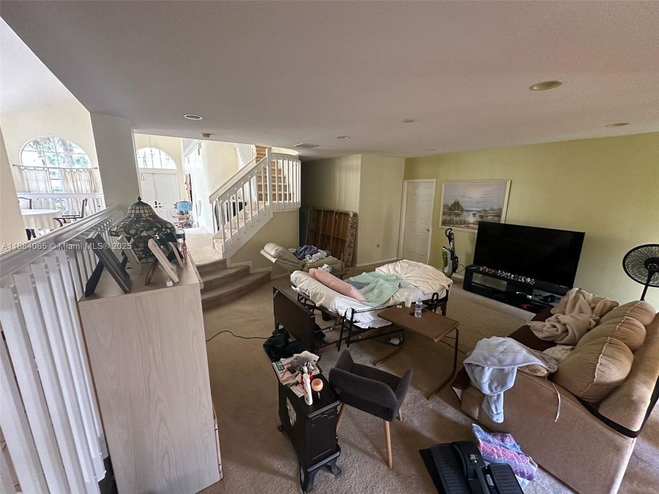 合同活跃: $449,900 (4 贝兹, 3 浴室, 2936 平方英尺)