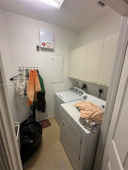 合同活跃: $449,900 (4 贝兹, 3 浴室, 2936 平方英尺)