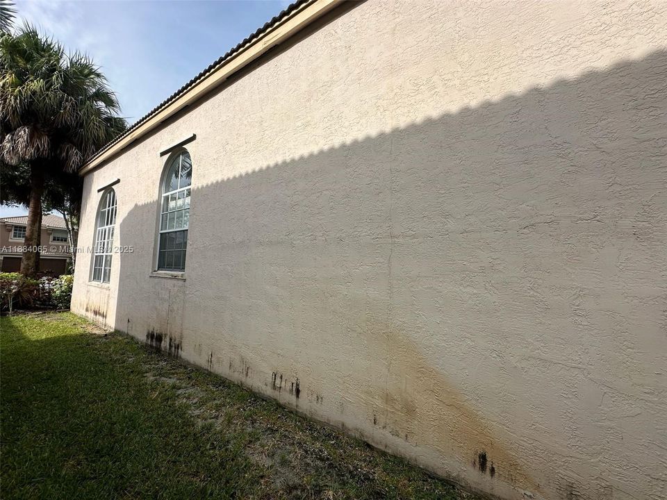 合同活跃: $449,900 (4 贝兹, 3 浴室, 2936 平方英尺)