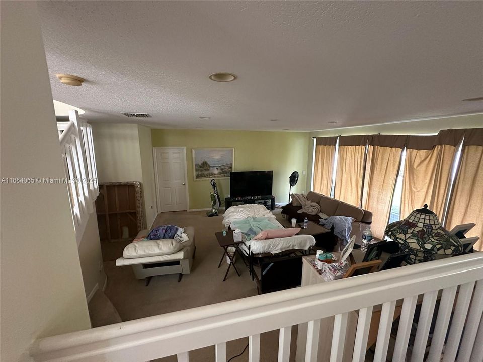 合同活跃: $449,900 (4 贝兹, 3 浴室, 2936 平方英尺)