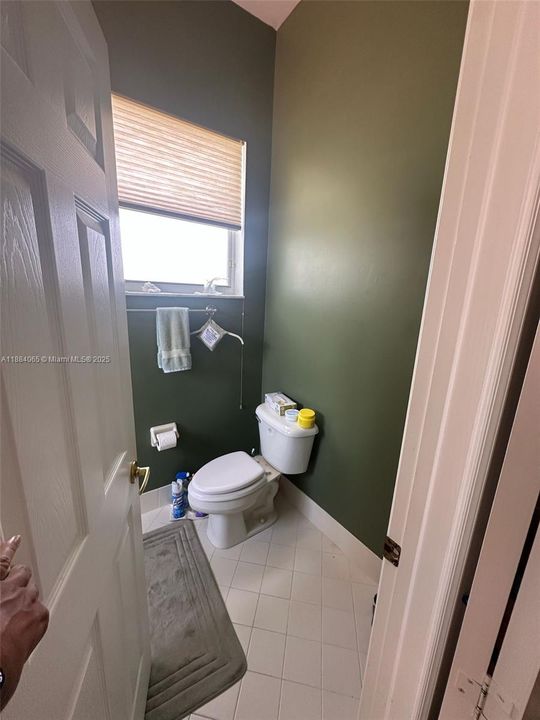 合同活跃: $449,900 (4 贝兹, 3 浴室, 2936 平方英尺)