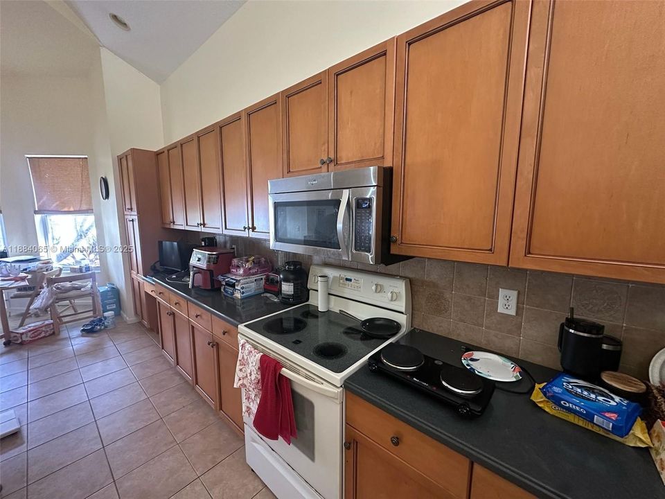 合同活跃: $449,900 (4 贝兹, 3 浴室, 2936 平方英尺)