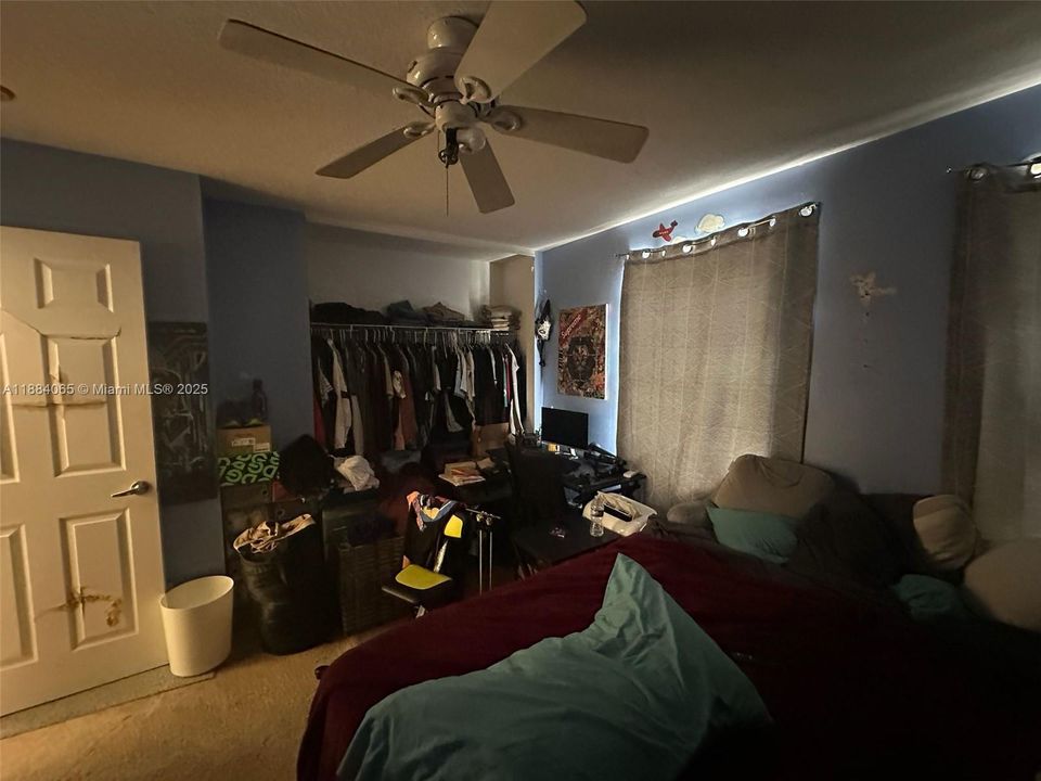 合同活跃: $449,900 (4 贝兹, 3 浴室, 2936 平方英尺)