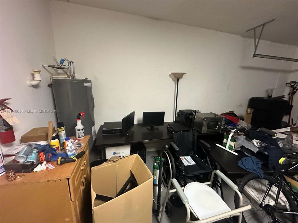 合同活跃: $449,900 (4 贝兹, 3 浴室, 2936 平方英尺)