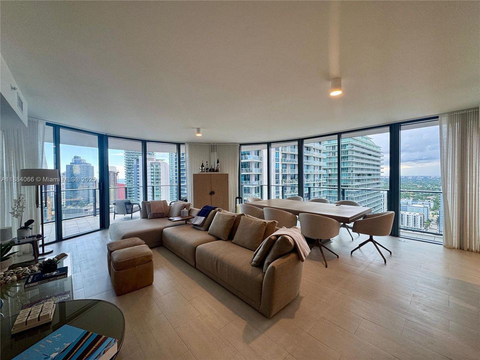 En Venta: $2,650,000 (3 camas, 3 baños, 1909 Pies cuadrados)