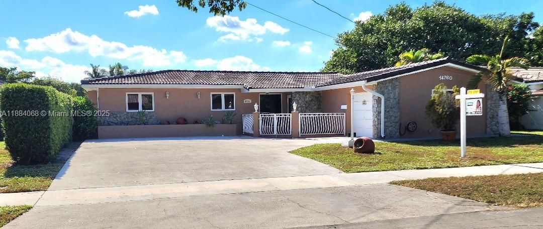 В аренду: $5,200 (4 спален, 2 ванн, 2868 Квадратных фут)