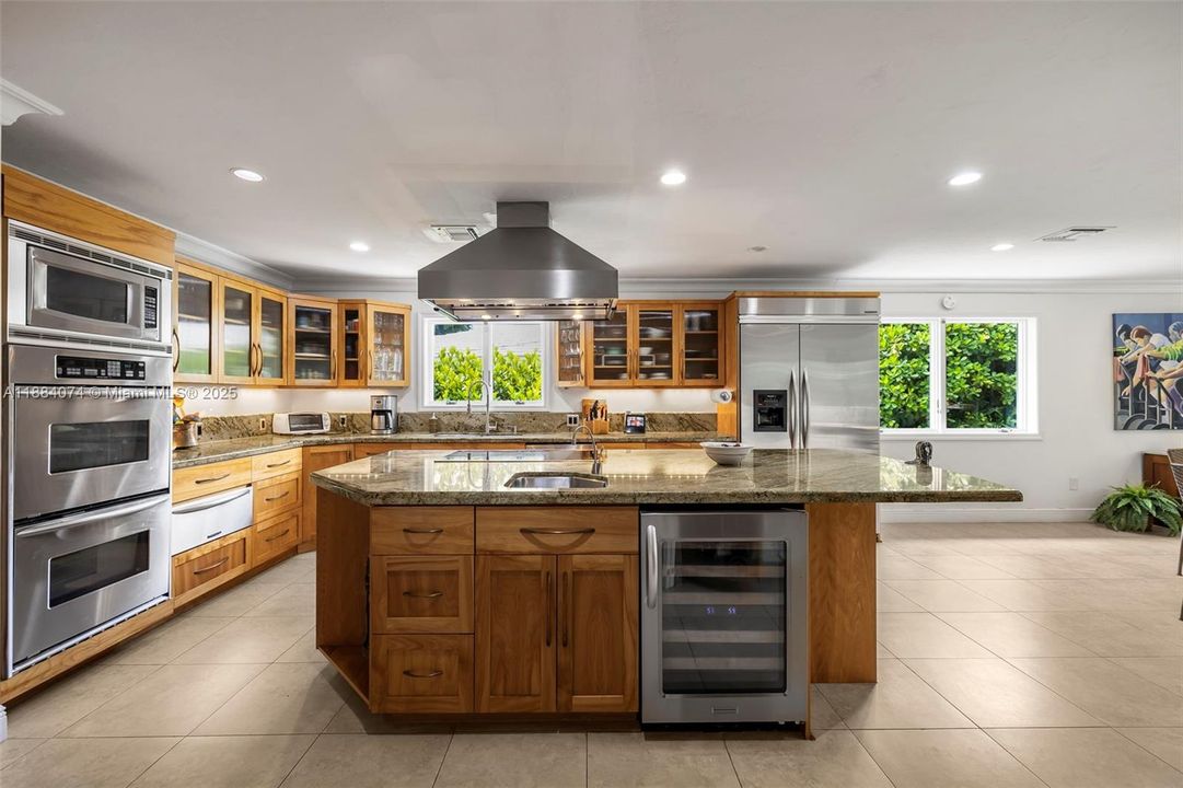 Под контрактом: $2,998,000 (4 спален, 3 ванн, 3080 Квадратных фут)