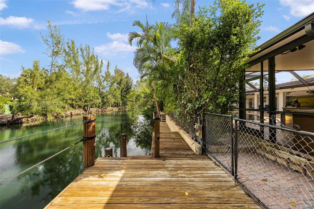 Под контрактом: $2,998,000 (4 спален, 3 ванн, 3080 Квадратных фут)