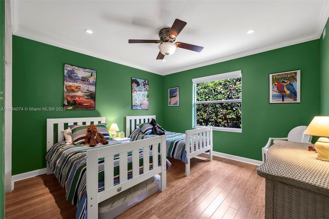 Под контрактом: $2,998,000 (4 спален, 3 ванн, 3080 Квадратных фут)