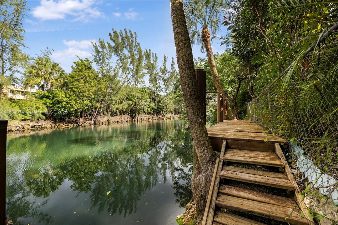 Под контрактом: $2,998,000 (4 спален, 3 ванн, 3080 Квадратных фут)