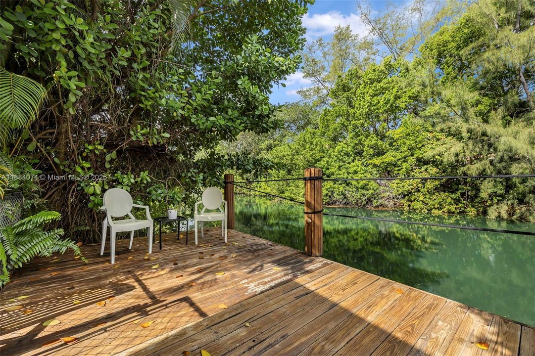 Под контрактом: $2,998,000 (4 спален, 3 ванн, 3080 Квадратных фут)