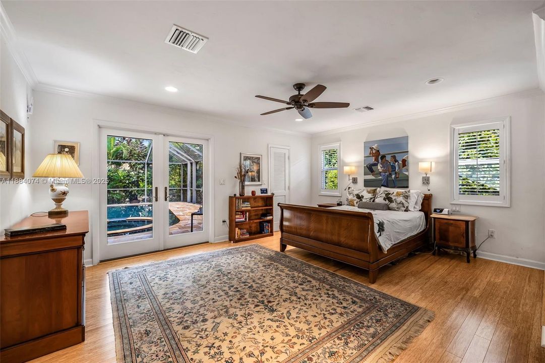 Под контрактом: $2,998,000 (4 спален, 3 ванн, 3080 Квадратных фут)