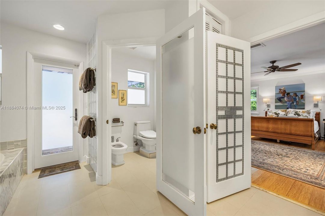 Под контрактом: $2,998,000 (4 спален, 3 ванн, 3080 Квадратных фут)