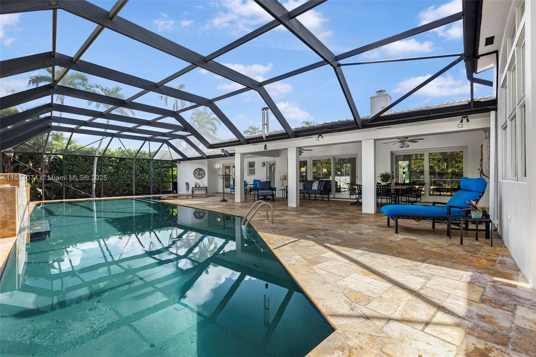 Под контрактом: $2,998,000 (4 спален, 3 ванн, 3080 Квадратных фут)