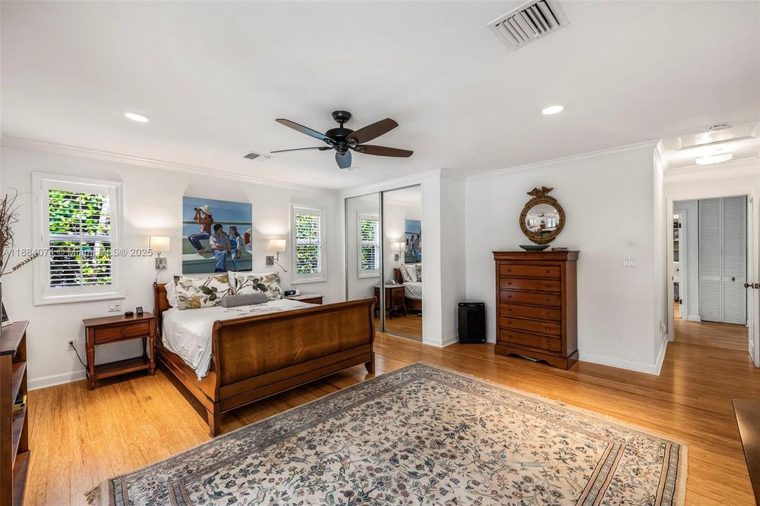 Под контрактом: $2,998,000 (4 спален, 3 ванн, 3080 Квадратных фут)