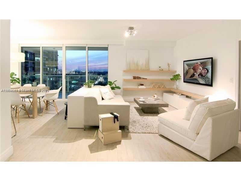 待售: $499,900 (2 贝兹, 2 浴室, 1255 平方英尺)