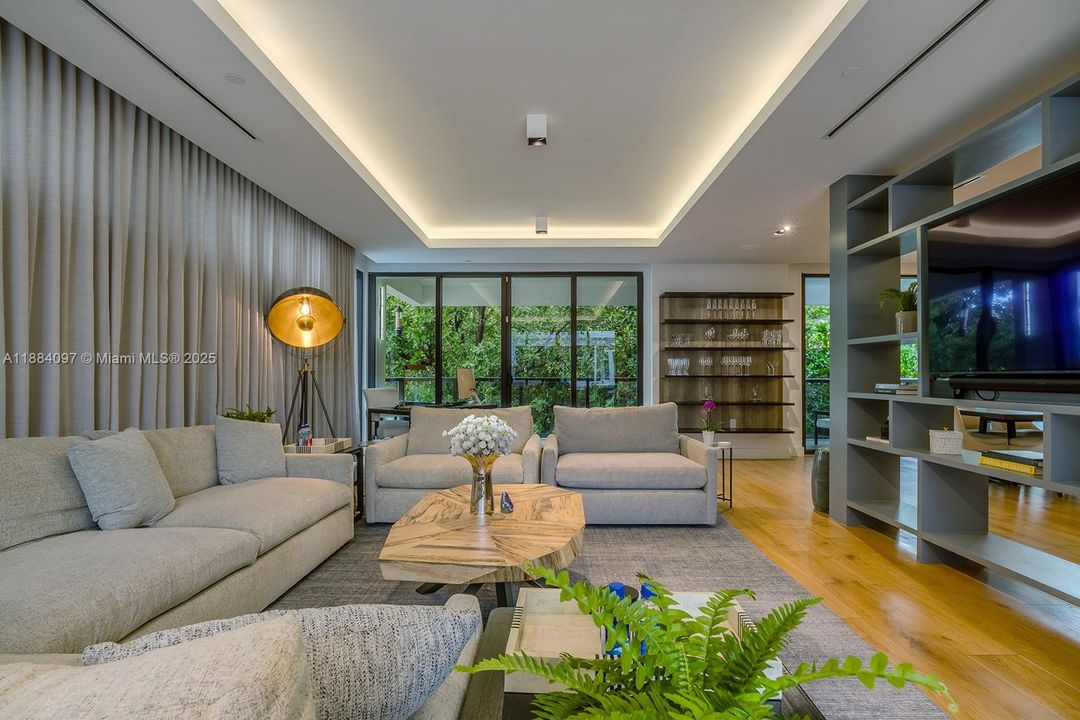 На продажу: $6,490,000 (3 спален, 3 ванн, 2782 Квадратных фут)