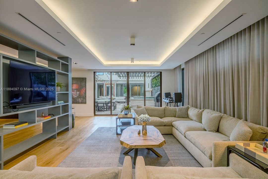 На продажу: $6,490,000 (3 спален, 3 ванн, 2782 Квадратных фут)