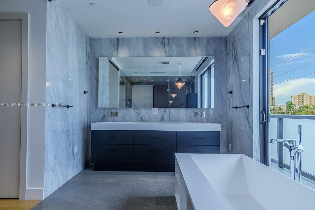 На продажу: $6,490,000 (3 спален, 3 ванн, 2782 Квадратных фут)