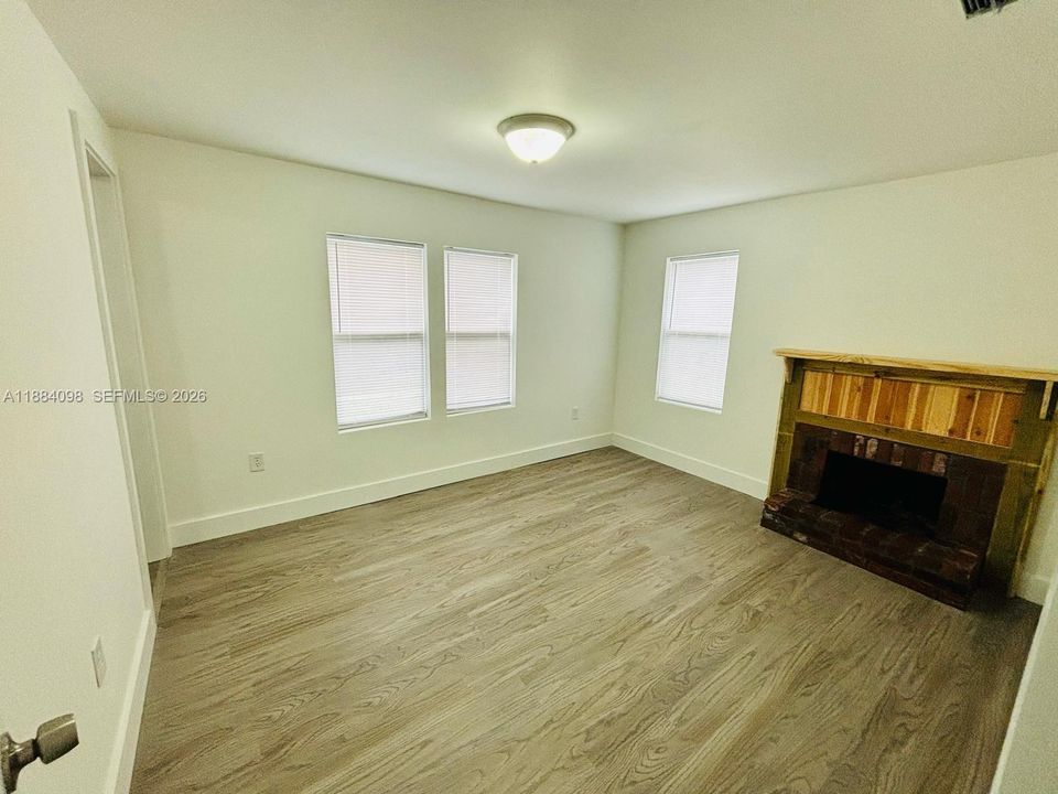 For Sale: $245,000 (3 beds, 2 baths, 1211 Square Feet)