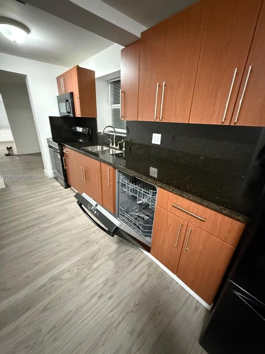 For Sale: $245,000 (3 beds, 2 baths, 1211 Square Feet)