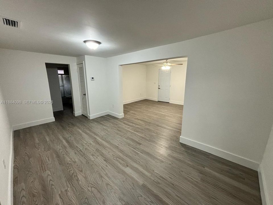 For Sale: $245,000 (3 beds, 2 baths, 1211 Square Feet)
