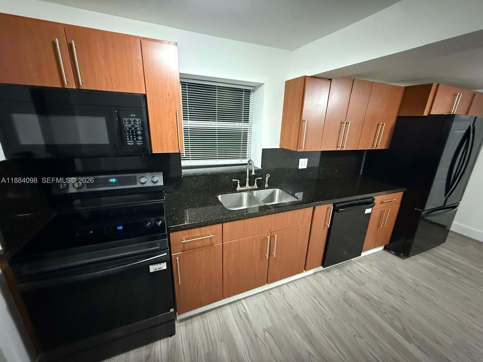 For Sale: $245,000 (3 beds, 2 baths, 1211 Square Feet)