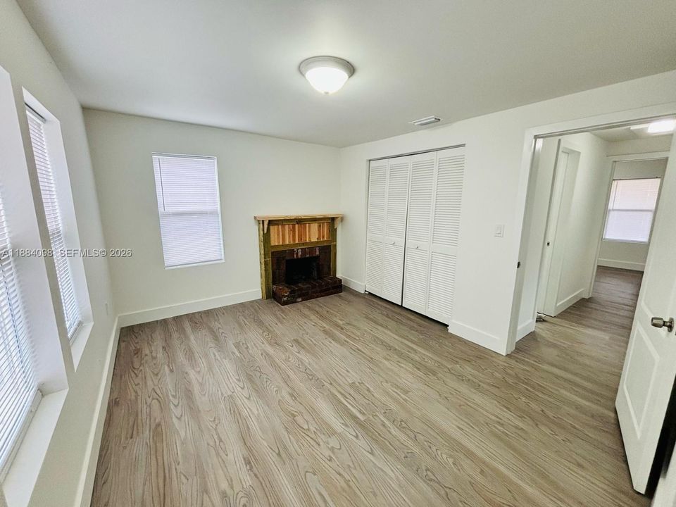 For Sale: $245,000 (3 beds, 2 baths, 1211 Square Feet)