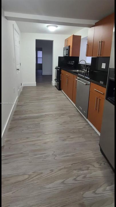 На продажу: $245,000 (3 спален, 2 ванн, 1211 Квадратных фут)