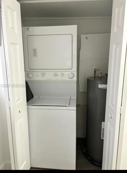For Sale: $245,000 (3 beds, 2 baths, 1211 Square Feet)