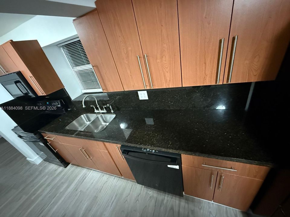 For Sale: $245,000 (3 beds, 2 baths, 1211 Square Feet)