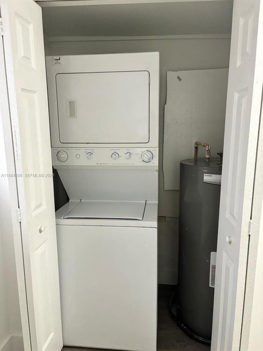 For Sale: $245,000 (3 beds, 2 baths, 1211 Square Feet)