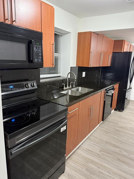 For Sale: $245,000 (3 beds, 2 baths, 1211 Square Feet)