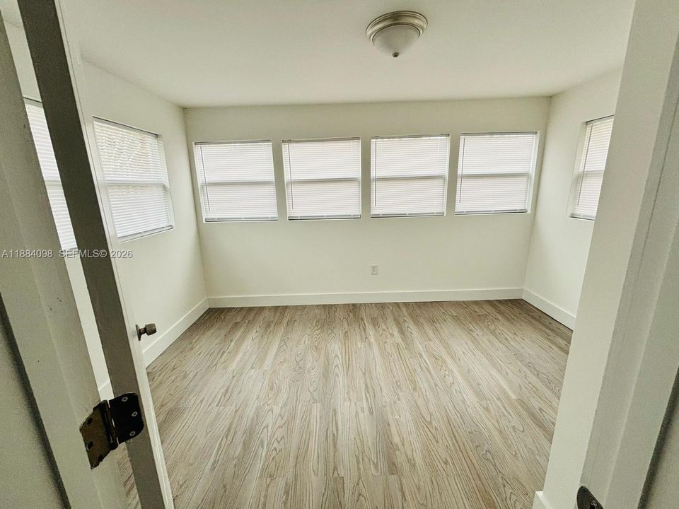 For Sale: $245,000 (3 beds, 2 baths, 1211 Square Feet)