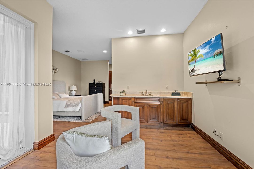 Active With Contract: $2,650,000 (4 beds, 5 baths, 5965 Square Feet)