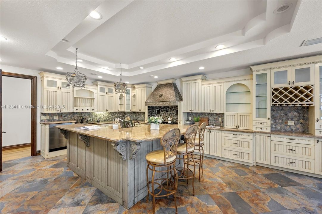 Active With Contract: $2,650,000 (4 beds, 5 baths, 5965 Square Feet)