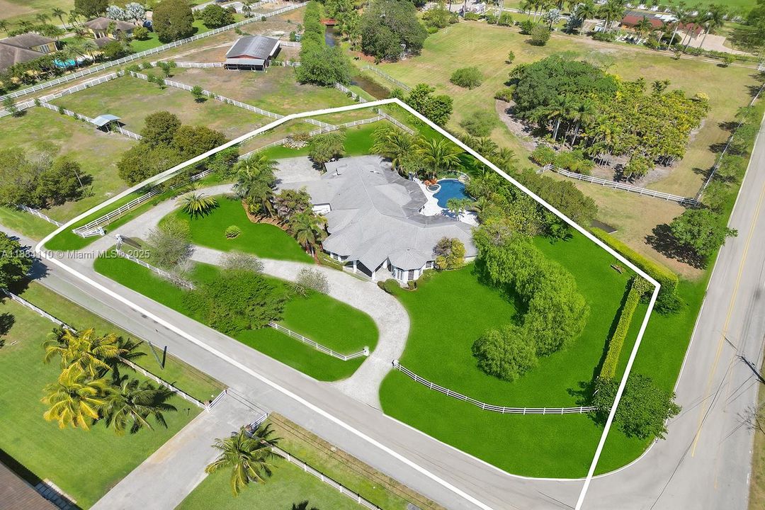 Active With Contract: $2,650,000 (4 beds, 5 baths, 5965 Square Feet)