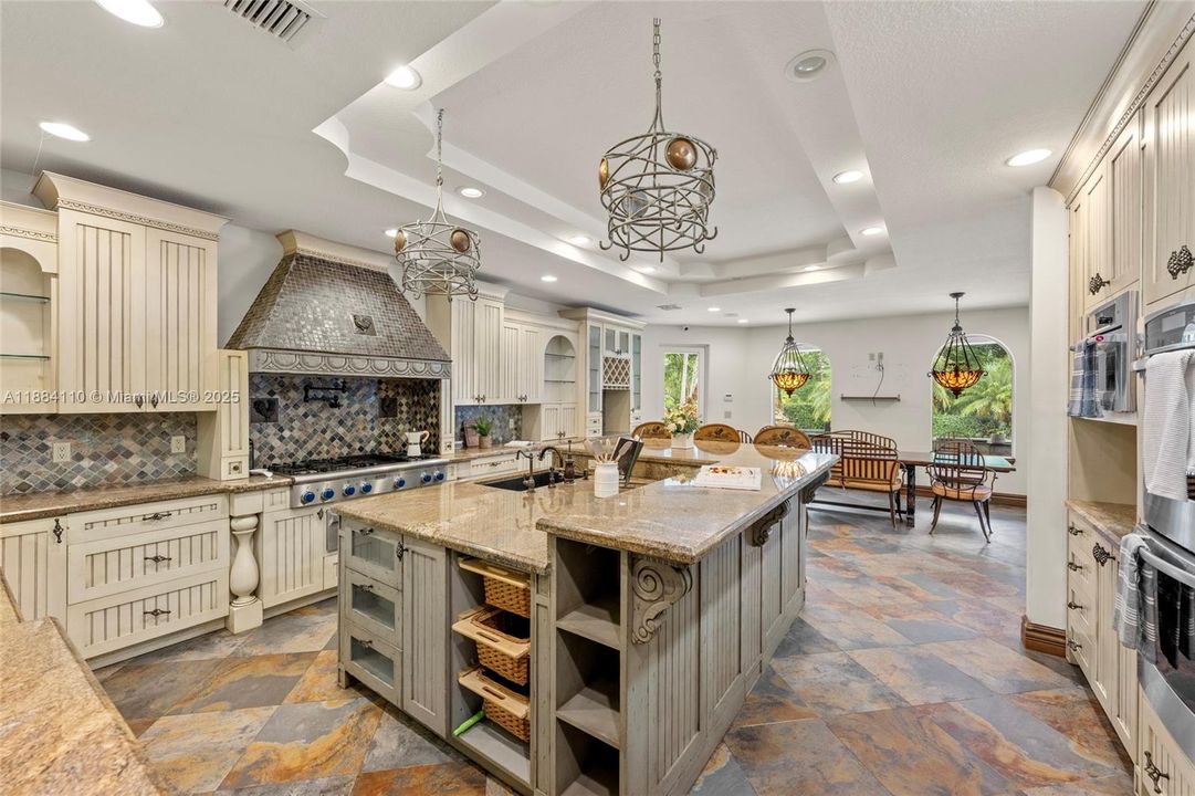 Active With Contract: $2,650,000 (4 beds, 5 baths, 5965 Square Feet)