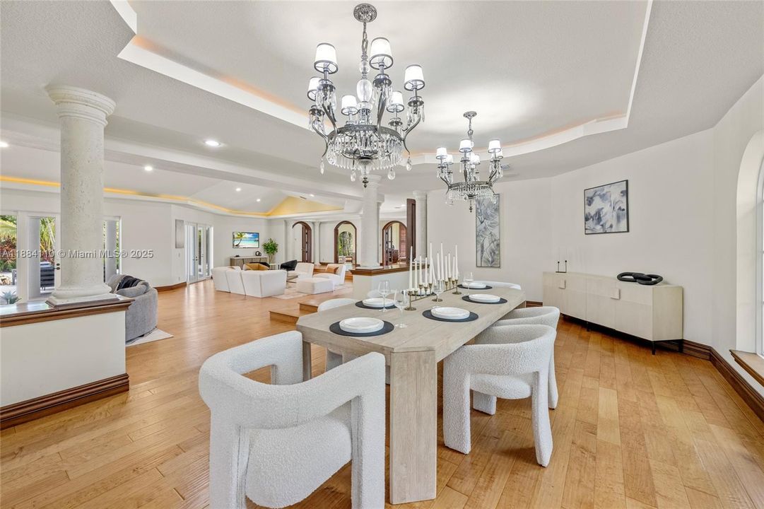 Active With Contract: $2,650,000 (4 beds, 5 baths, 5965 Square Feet)