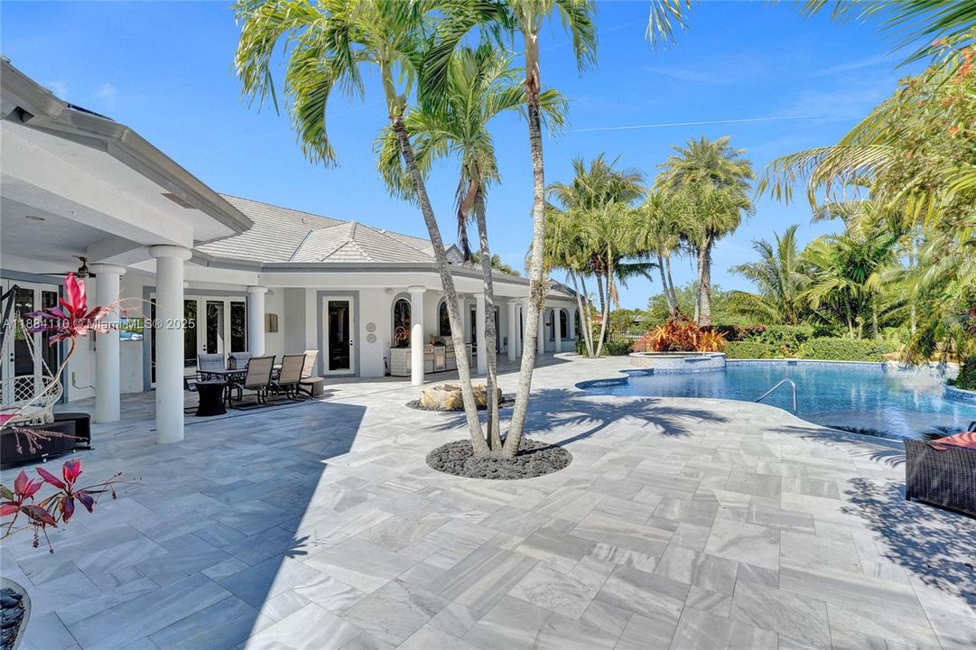 Active With Contract: $2,650,000 (4 beds, 5 baths, 5965 Square Feet)