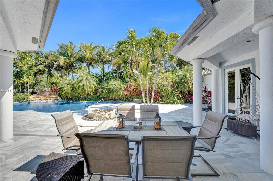 Active With Contract: $2,650,000 (4 beds, 5 baths, 5965 Square Feet)