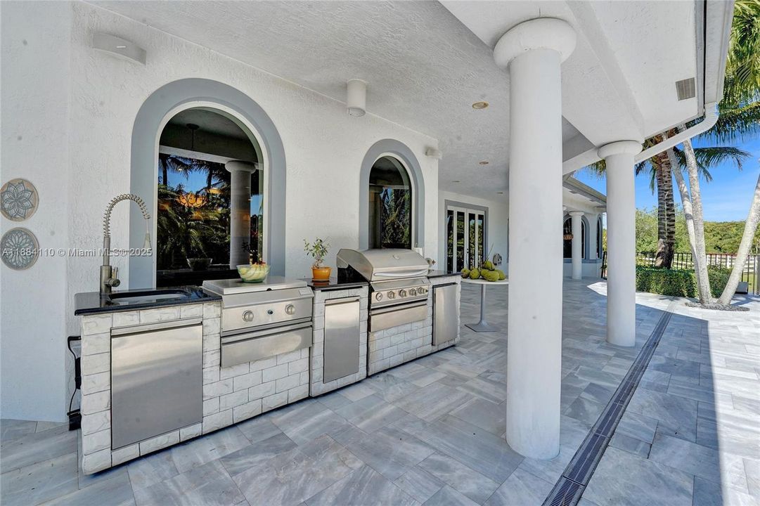 Active With Contract: $2,650,000 (4 beds, 5 baths, 5965 Square Feet)