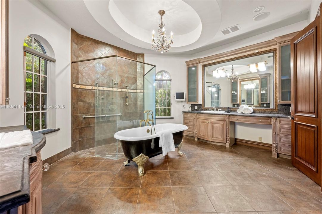 Active With Contract: $2,650,000 (4 beds, 5 baths, 5965 Square Feet)