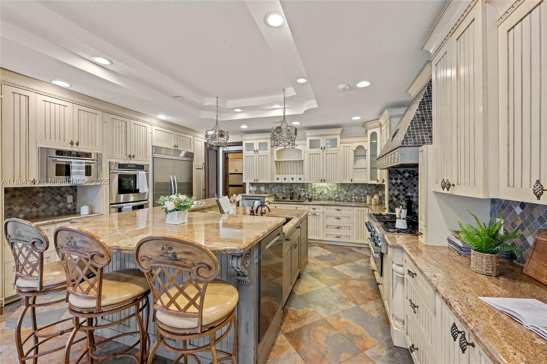 Active With Contract: $2,650,000 (4 beds, 5 baths, 5965 Square Feet)