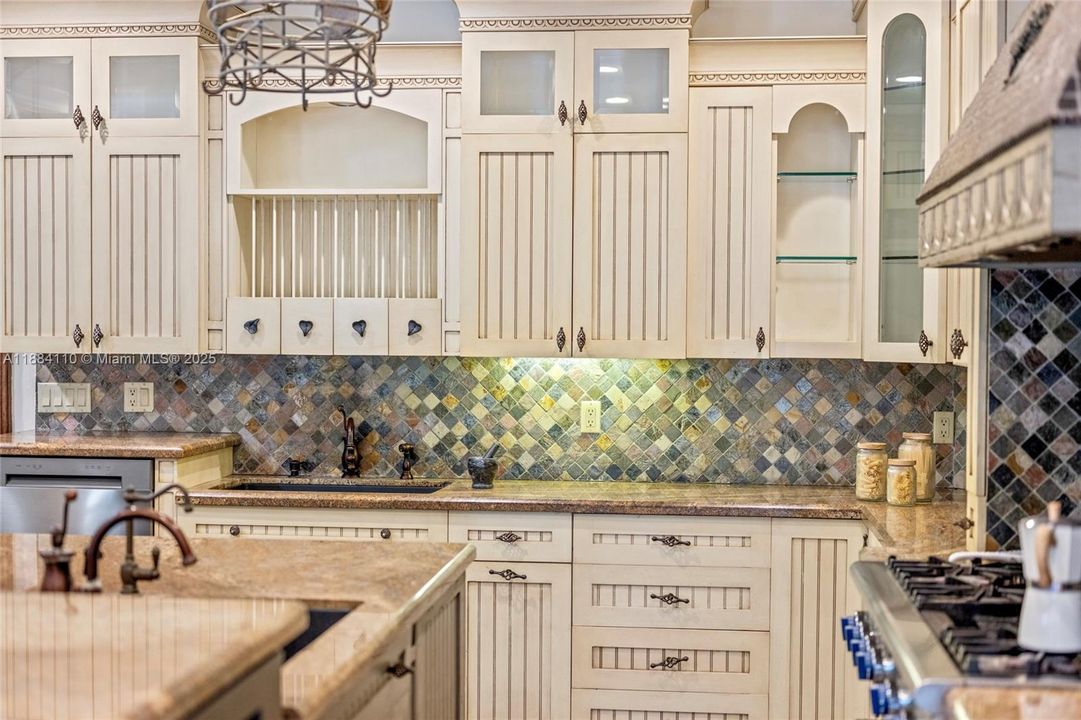 Active With Contract: $2,650,000 (4 beds, 5 baths, 5965 Square Feet)