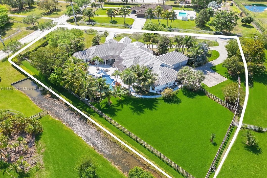 Active With Contract: $2,650,000 (4 beds, 5 baths, 5965 Square Feet)