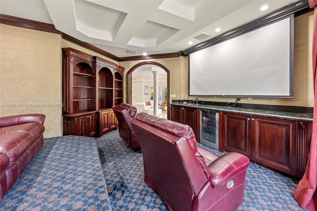 Active With Contract: $2,650,000 (4 beds, 5 baths, 5965 Square Feet)