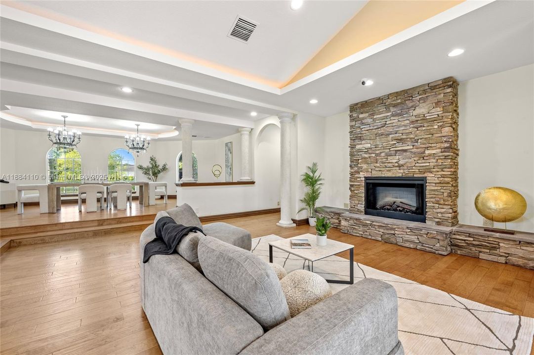 Active With Contract: $2,650,000 (4 beds, 5 baths, 5965 Square Feet)