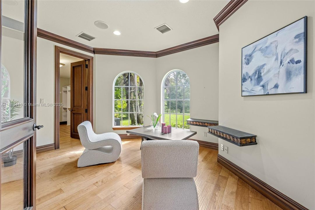 Active With Contract: $2,650,000 (4 beds, 5 baths, 5965 Square Feet)